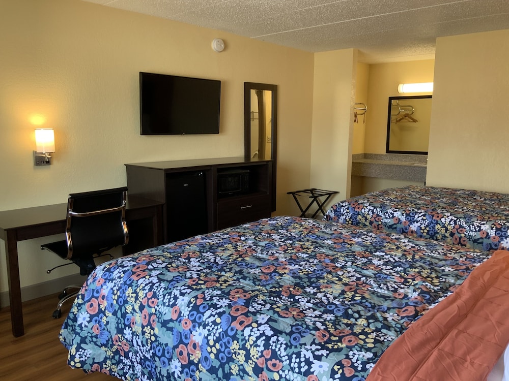 Days Inn by Wyndham Troy IL 27/34