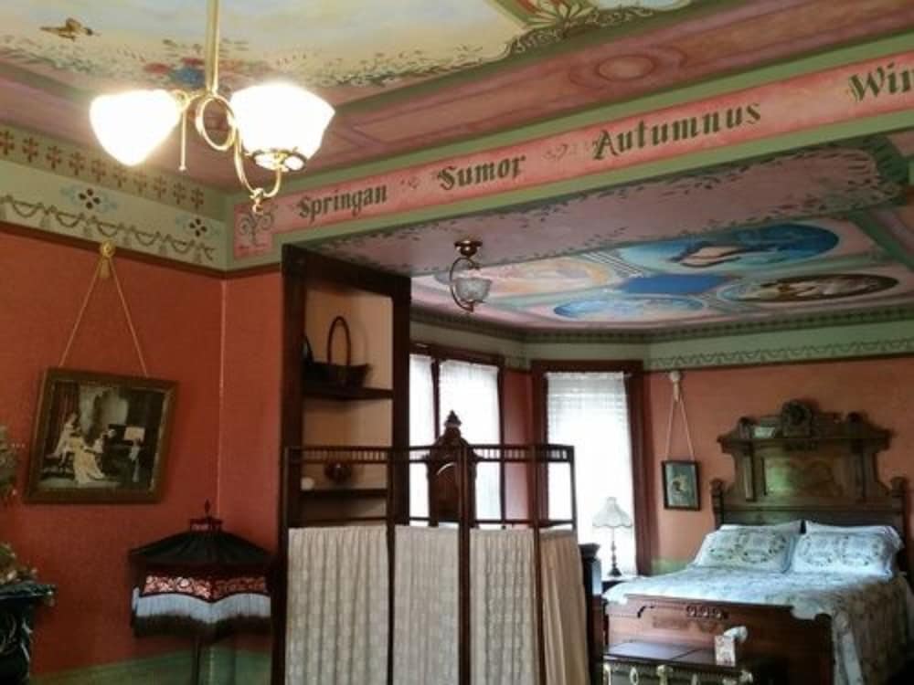 Geiger Victorian Bed and Breakfast 12/25