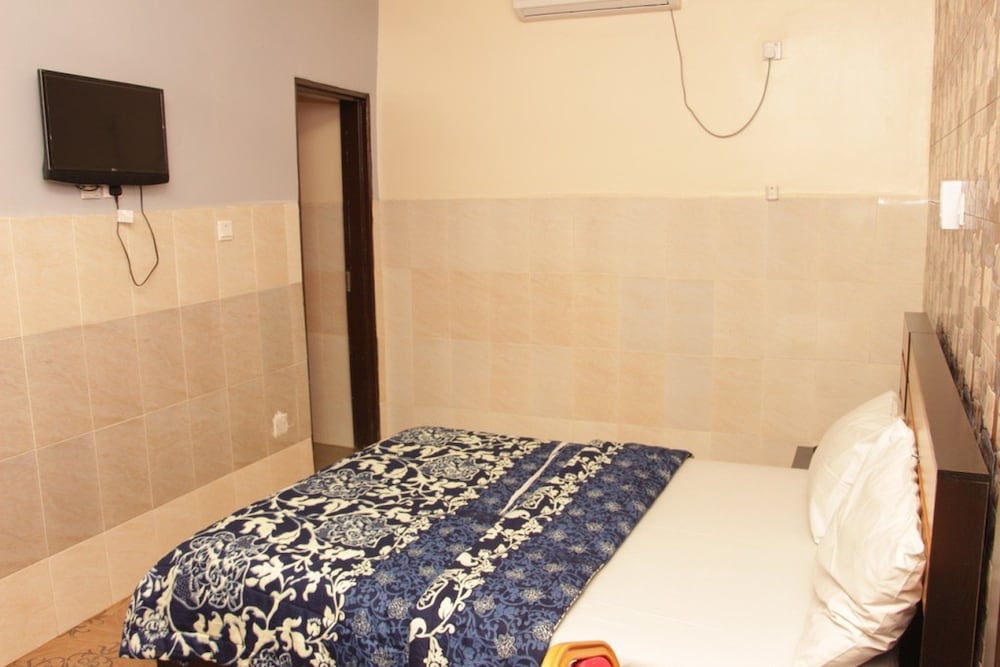 Pedallo Luxury Inn Ltd 6/16