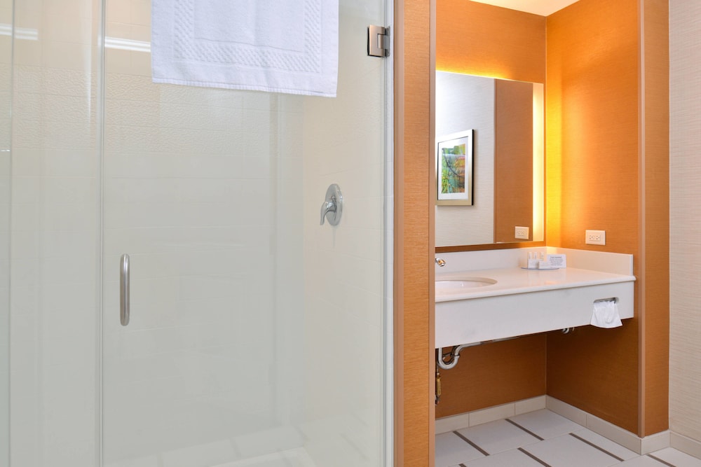 Fairfield Inn And Suites By Marriott Sacramento Airport Woodland 8/44