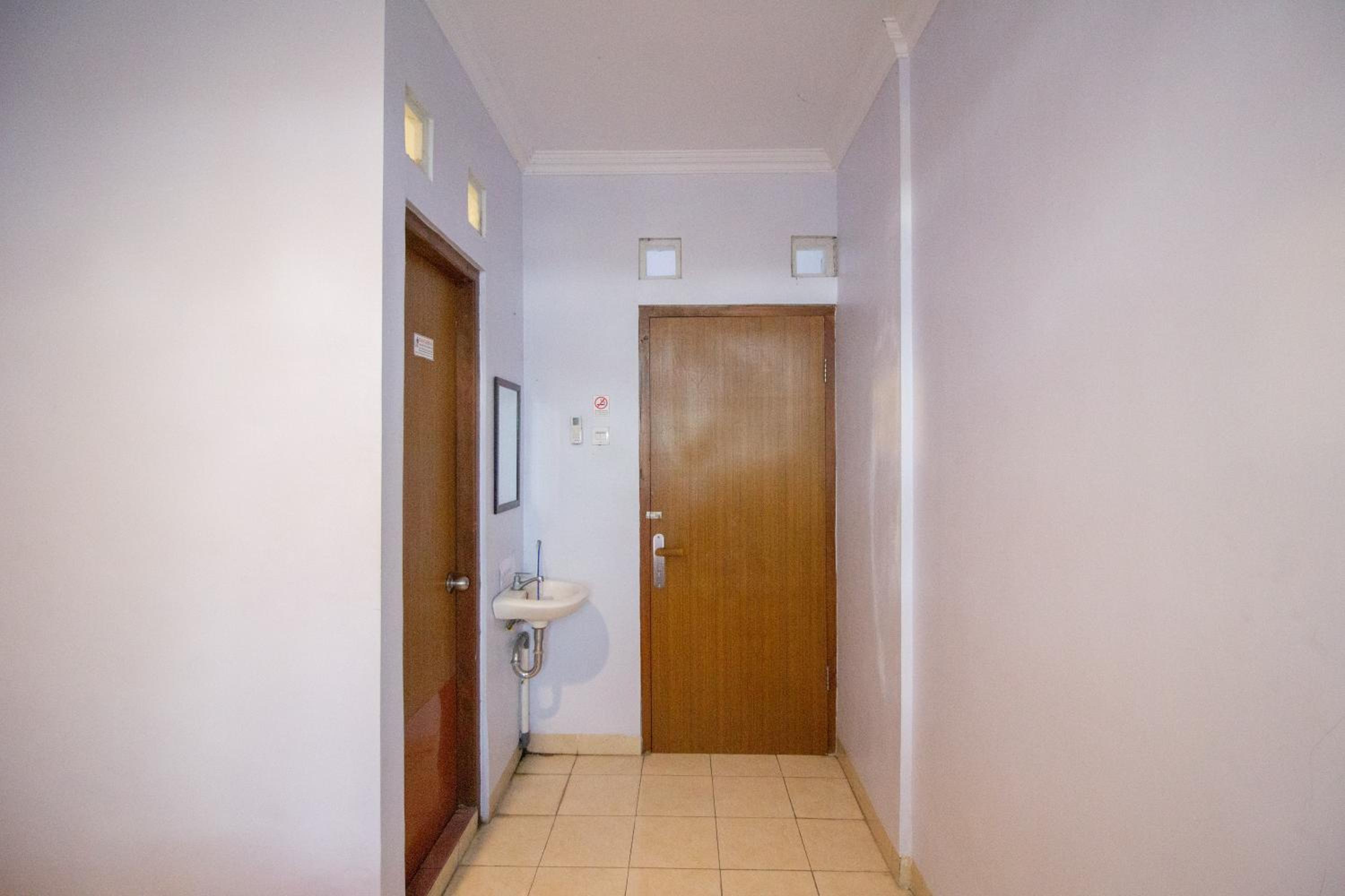 OYO 3707 Halona Guesthouse 28/50