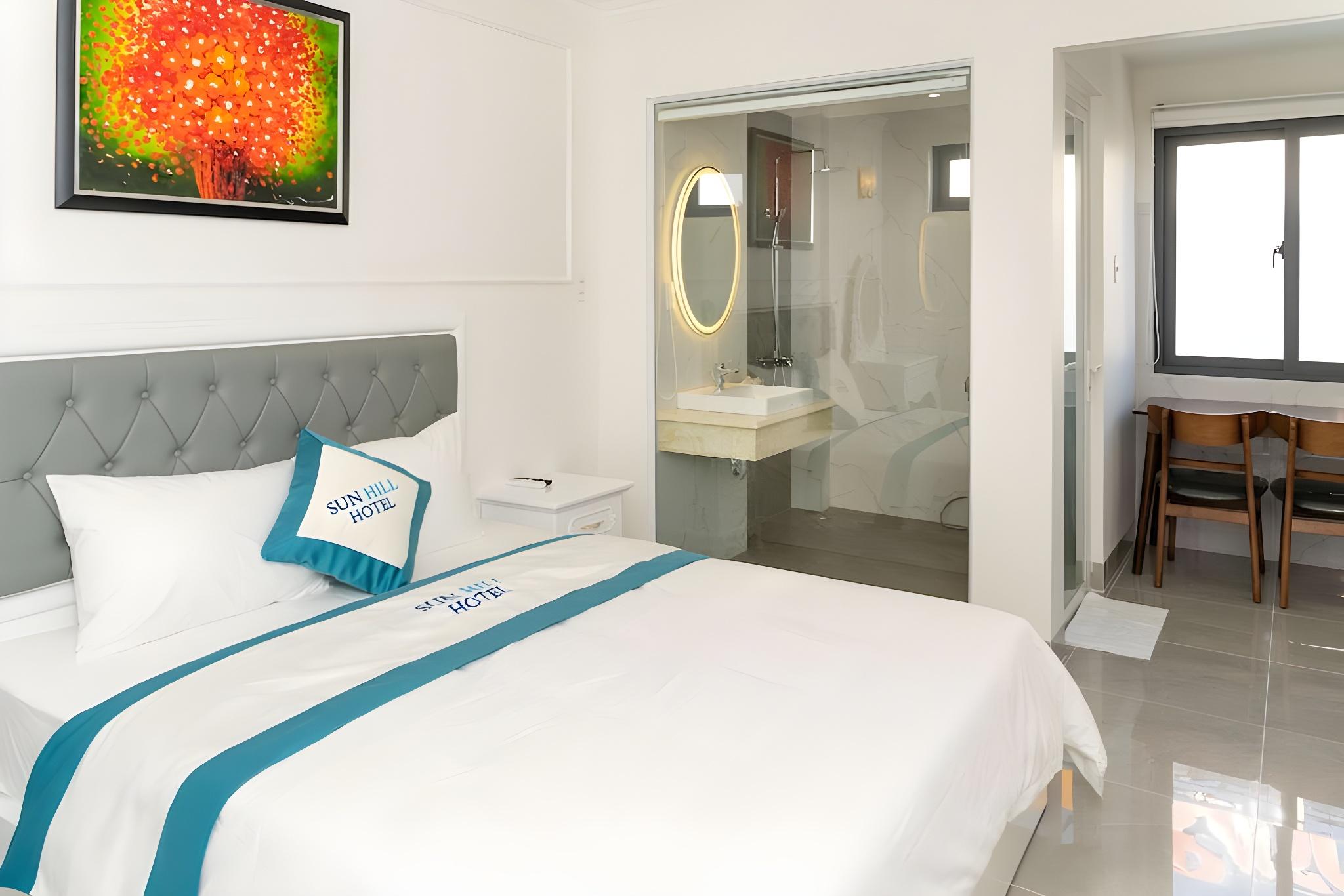 Suite, King Bed, Bathtub