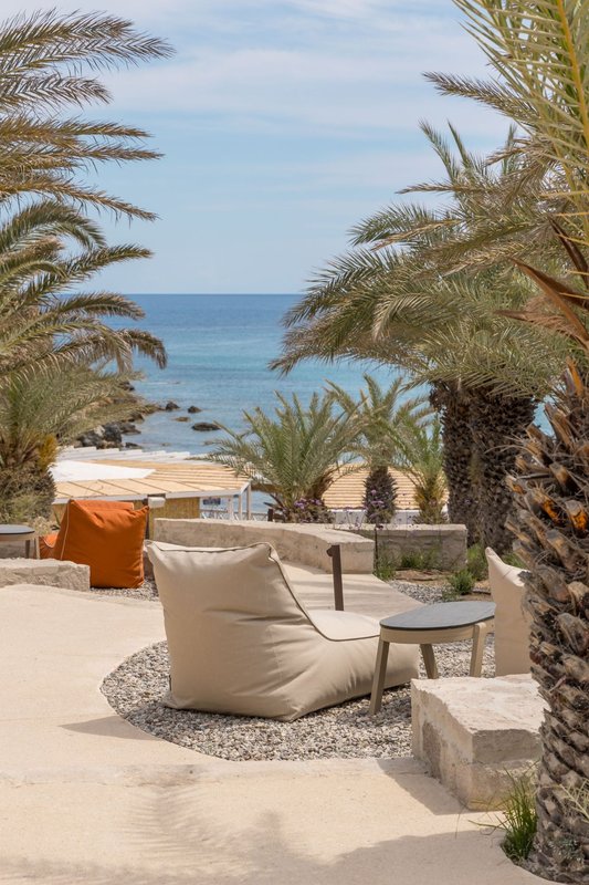 GOLDEN MILOS BEACH 44/51