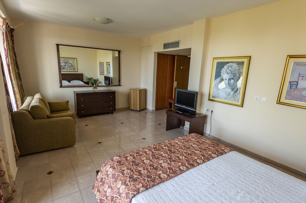Dolphin Hotel Resort And Conference 33/43