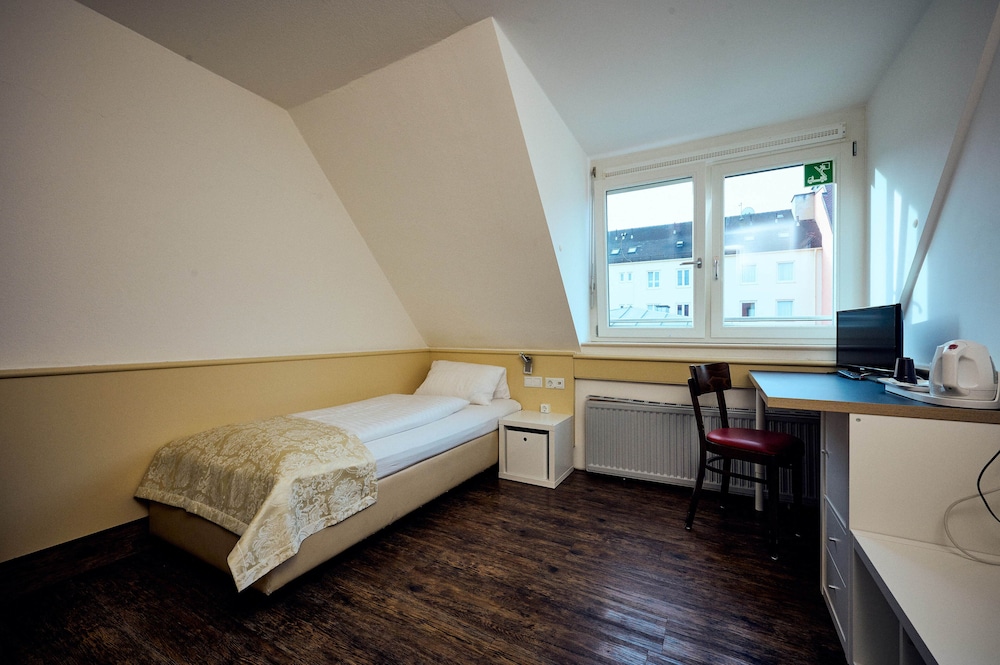 The 4 You Hostel Hotel 23/58