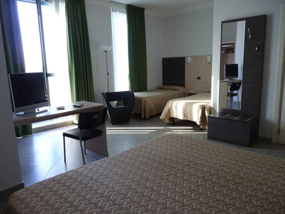 Hotel Lux Modena 11/65