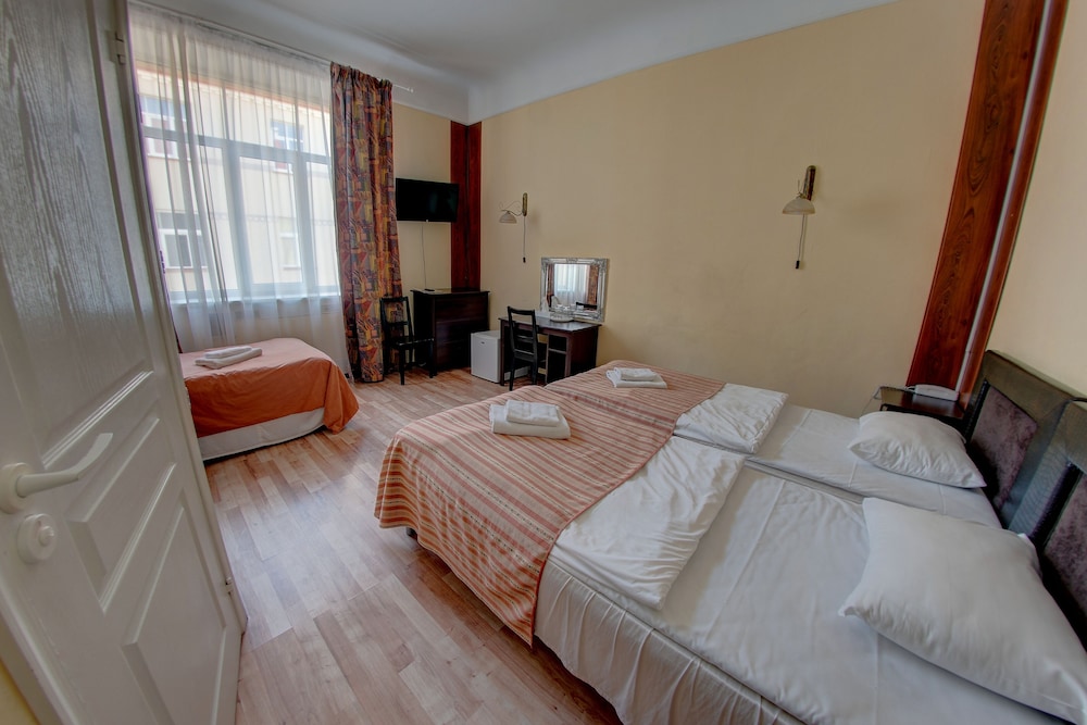 Viktorija Hotel 20/50