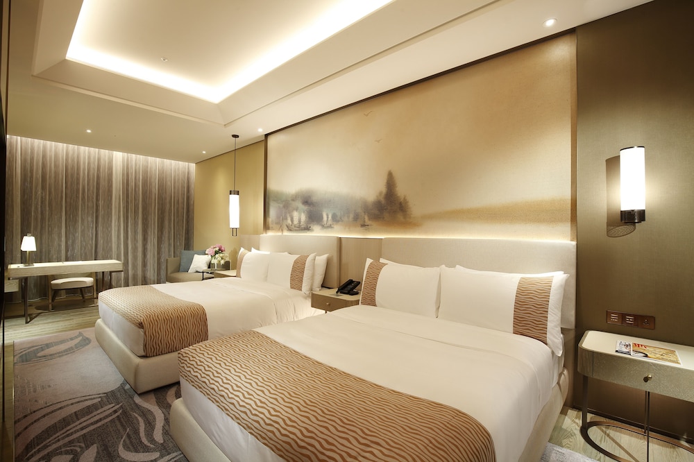 ELITE, 2 DOUBLE BEDS