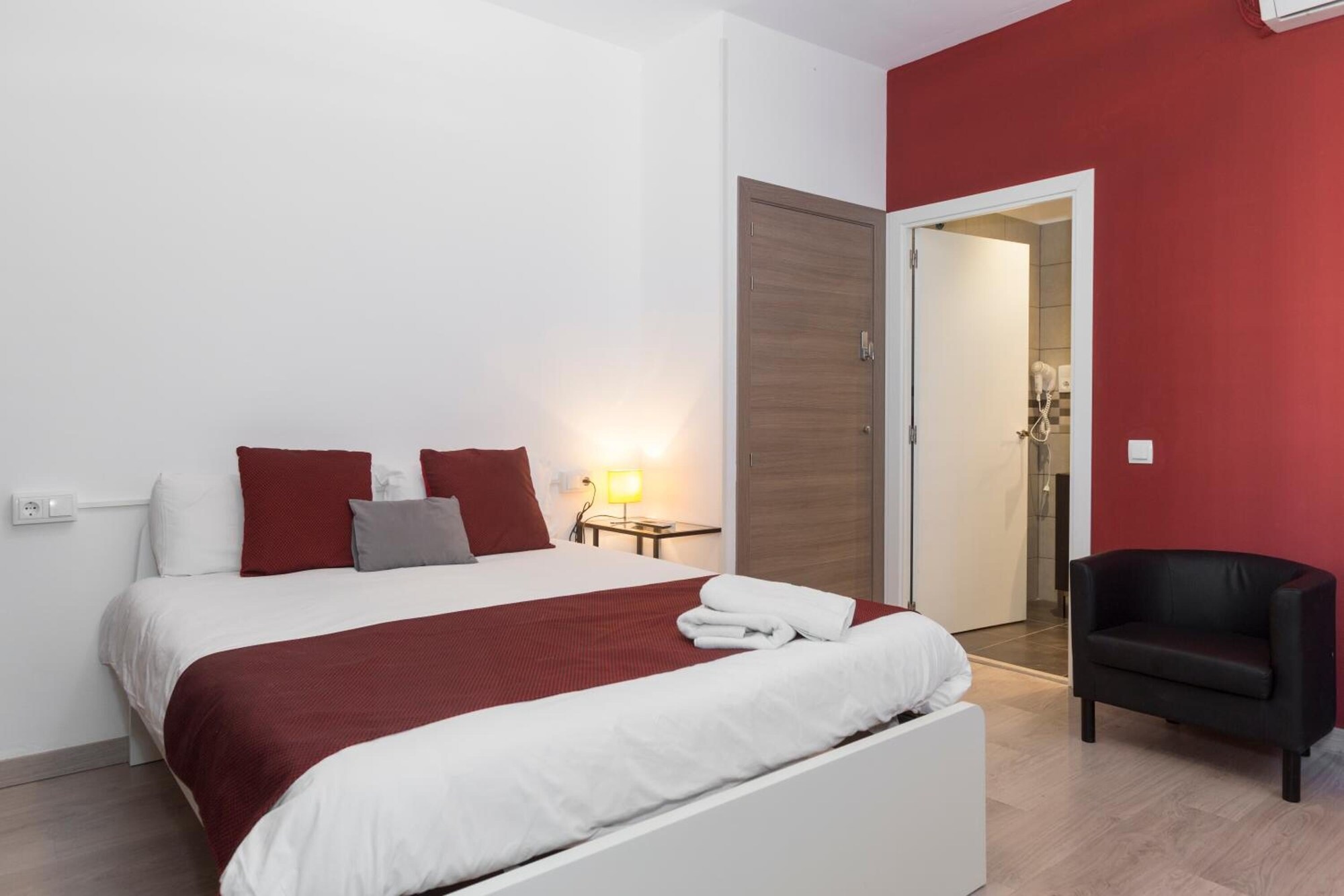 2 BEDROOMS, ECONOMY, SUITE