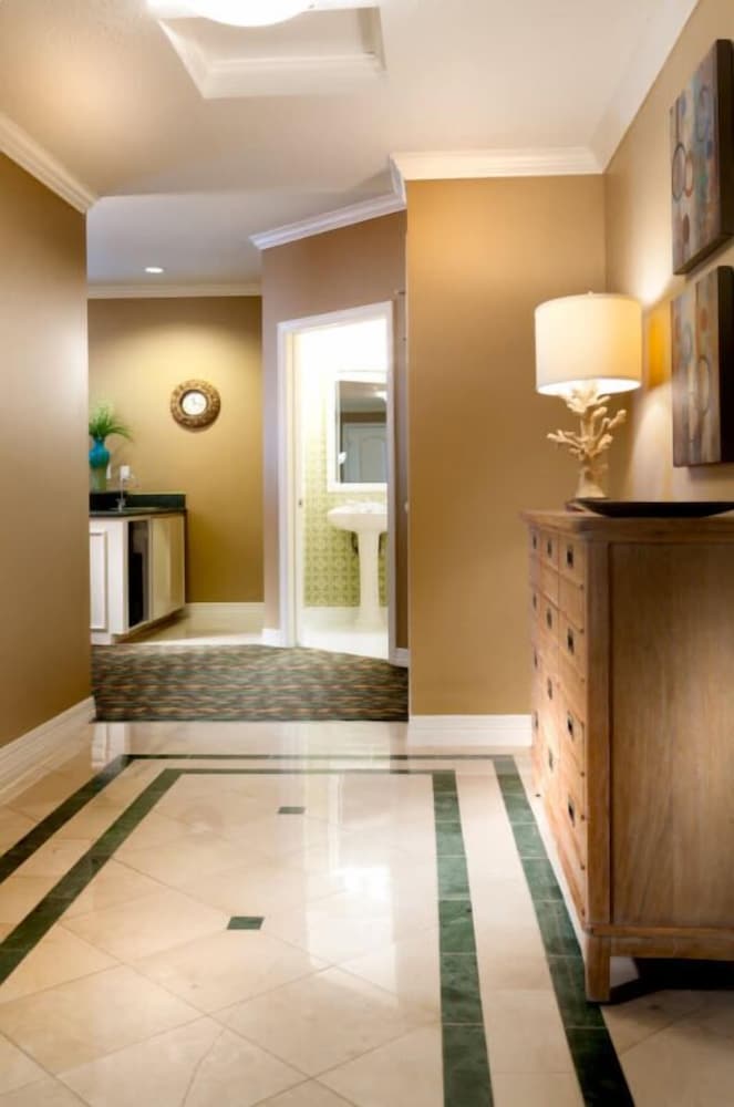 Kemah Boardwalk Inn 50/50