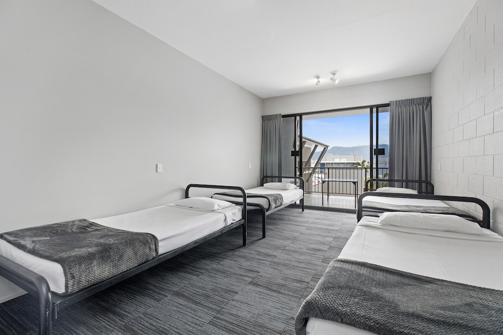 Gilligan S Backpackers Hotel Resort Cairns 16/65