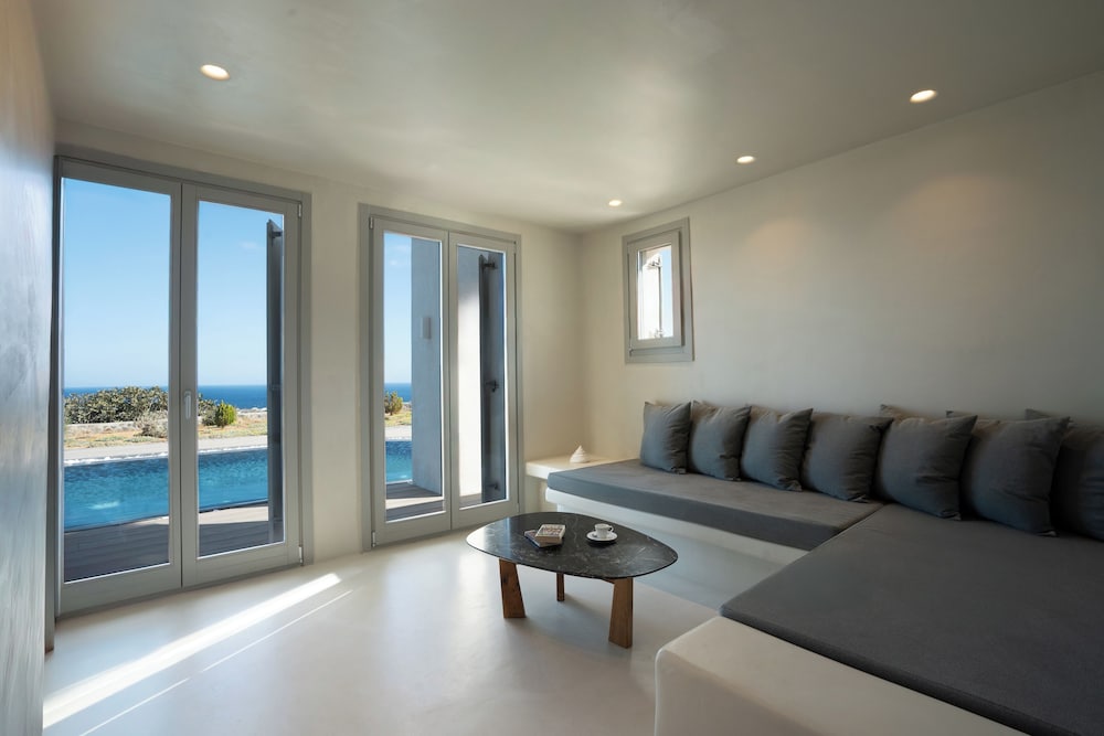 Danae Suites 35/50