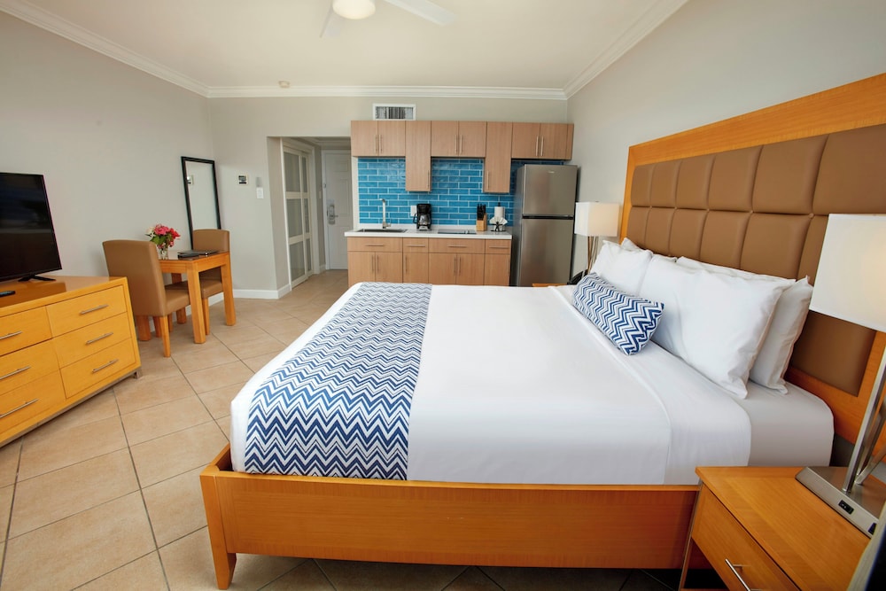 Divi Little Bay Beach Resort 18/50