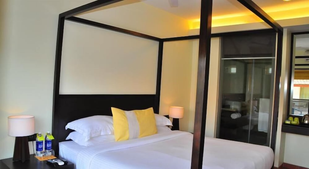Premier, King Bed, Kyriad Prestige Calangute, Goa 3/7