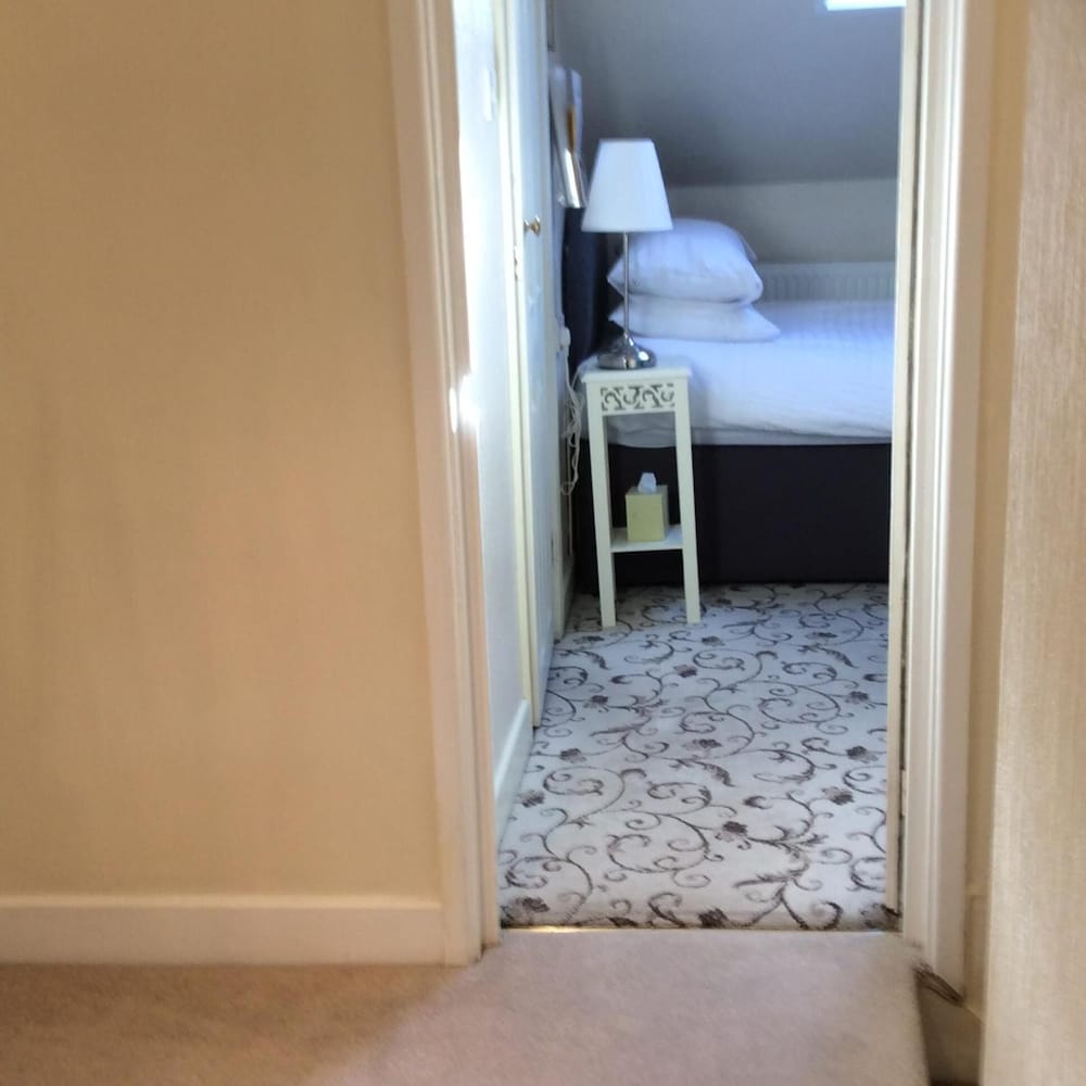 Hedley Villa Guest House 40/42