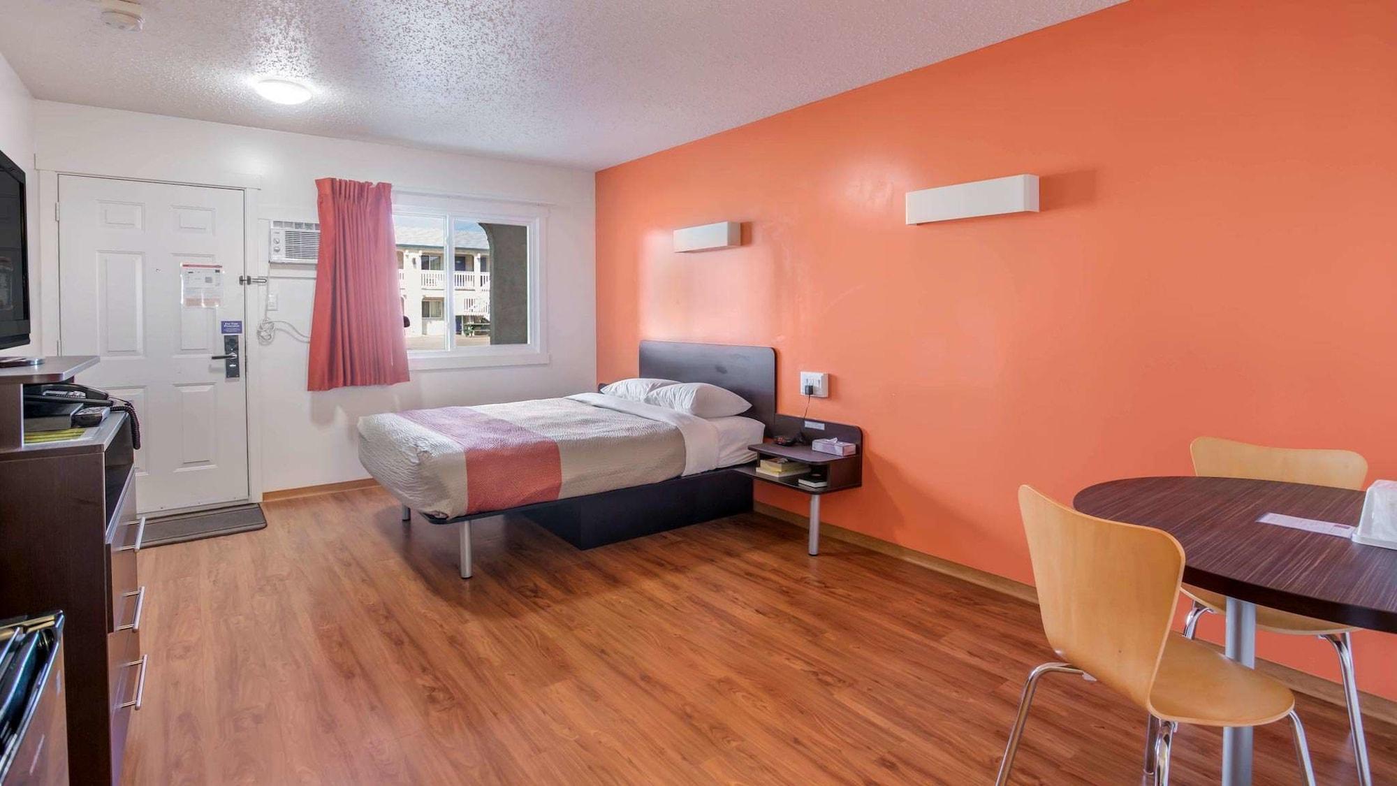 Motel 6 Camrose, AB 12/25