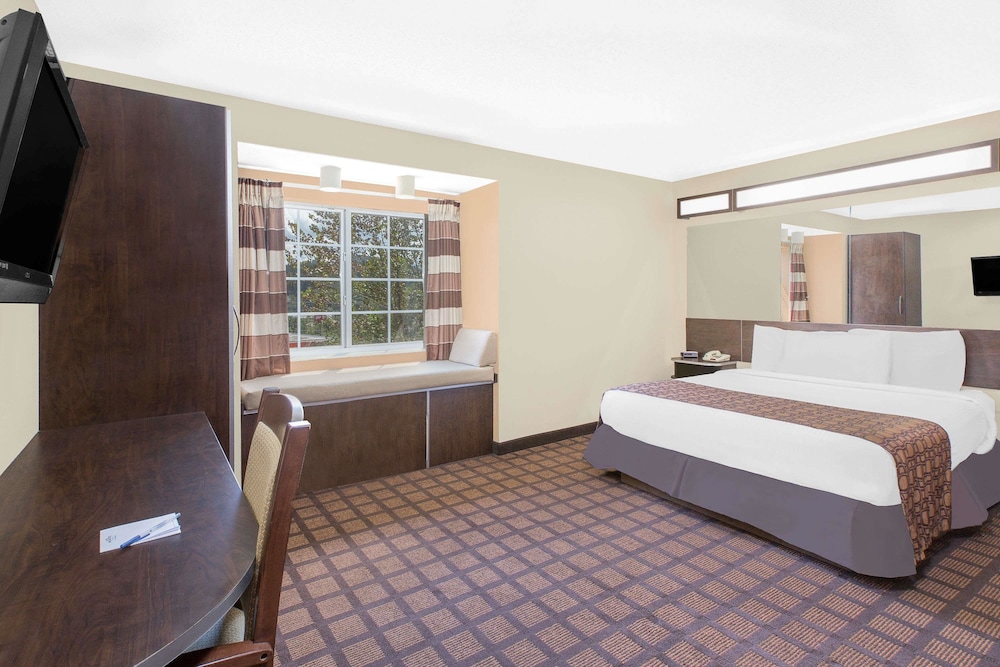 Microtel Inn & Suites by Wyndham Franklin 8/17