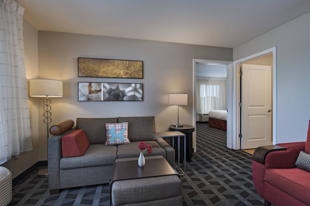 TownePlace Suites Fayetteville Cross Creek 24/35