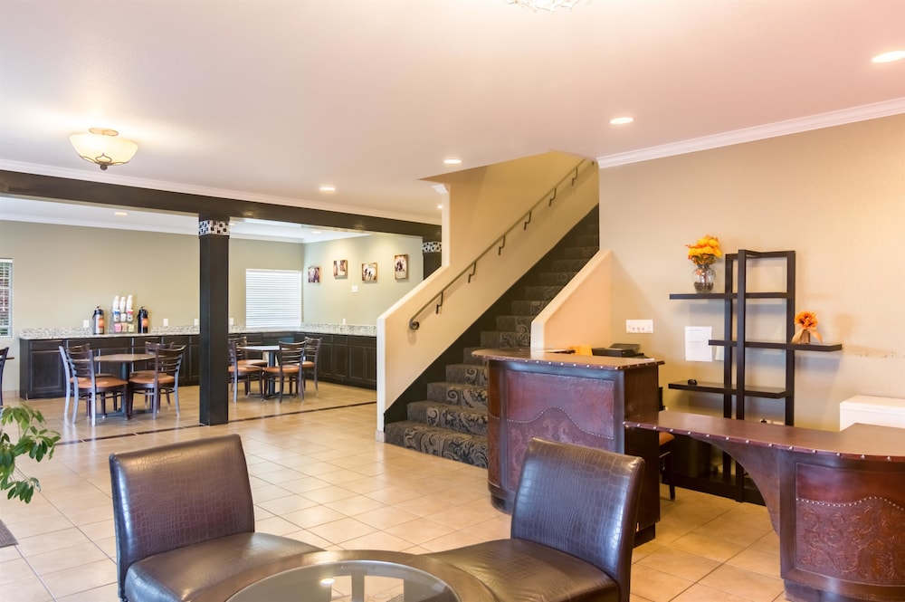 Econo Lodge Inn and Suites Colorado City, TX 34/47