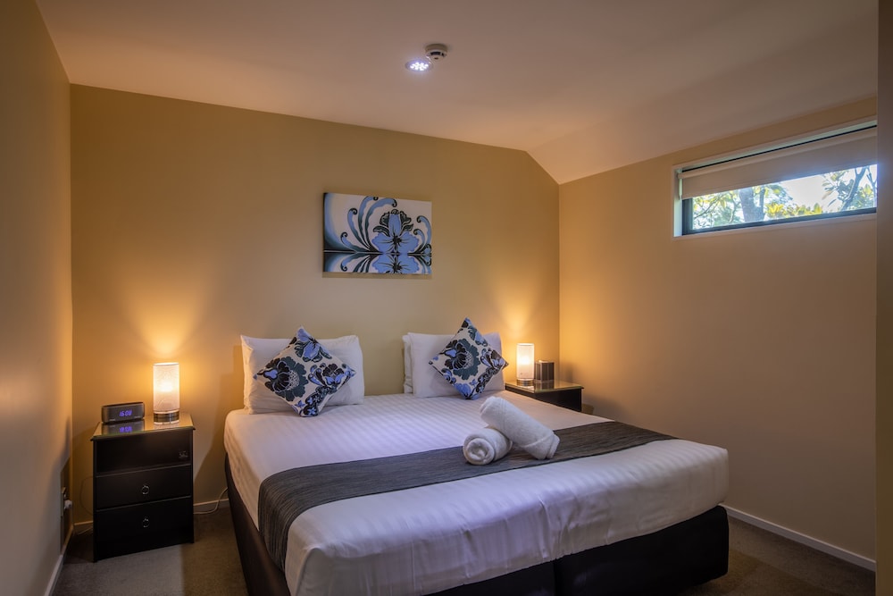 1 BEDROOM, COMFORT, APARTMENT, JETTED TUB