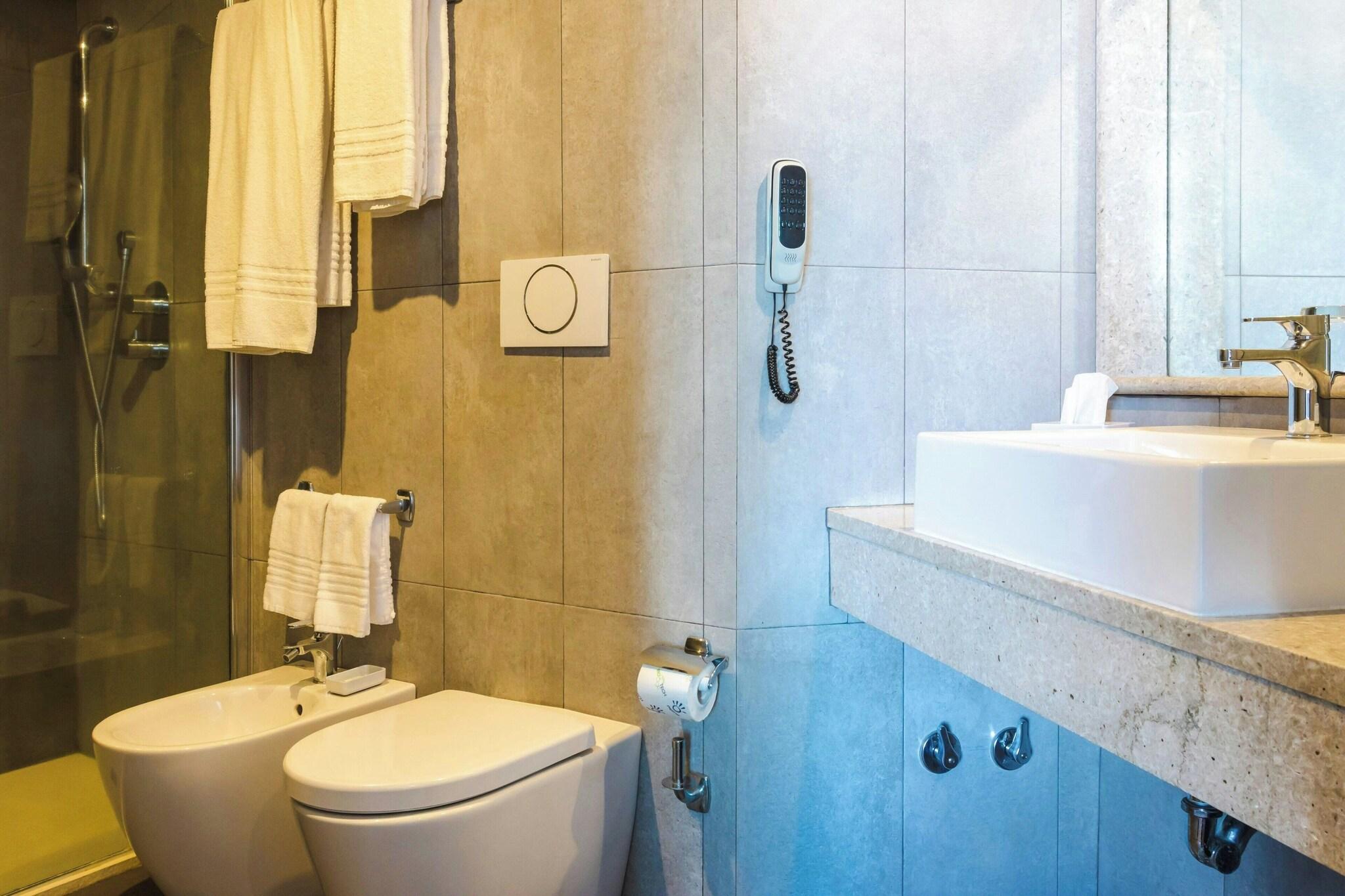 غرفة ديلوكس بسرير كينج، Four Points By Sheraton Catania Hotel And Conference Center 6/8