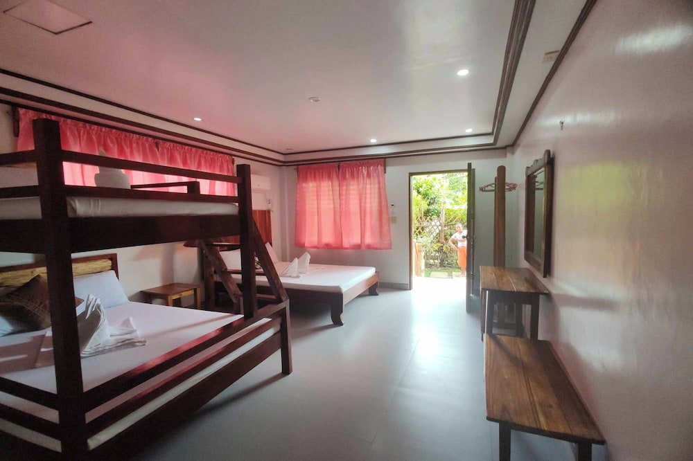 Summer Homes Beach Front Resort and Cottages Port Barton 18/50