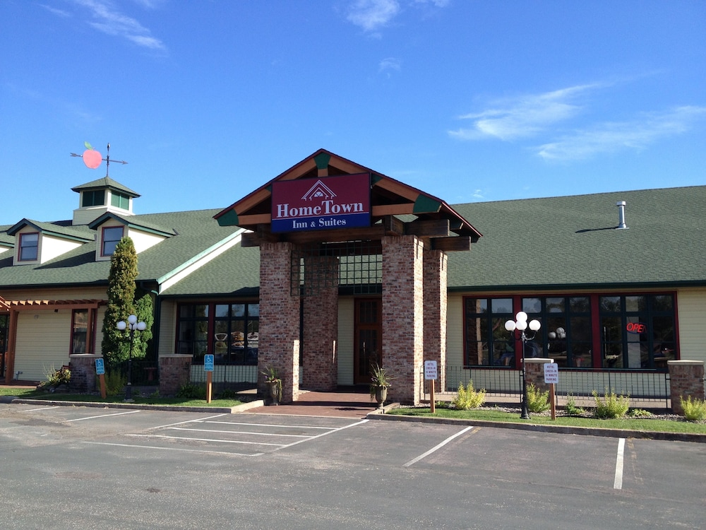 HomeTown Inn and Suites Belle Plaine 1/65