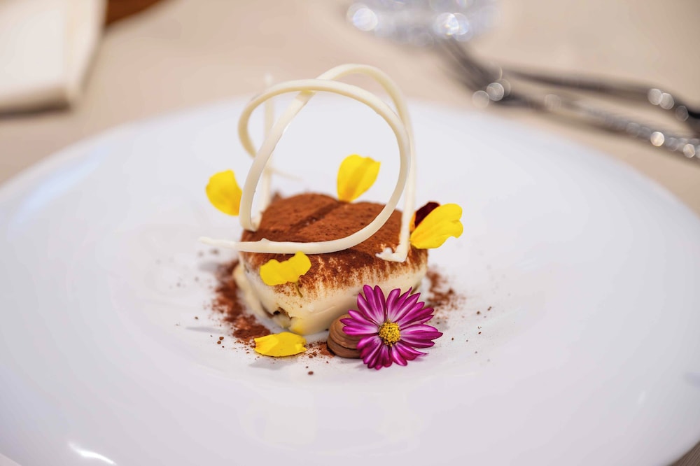 LA ROMANTICA; SWISS DIAMOND 17/50