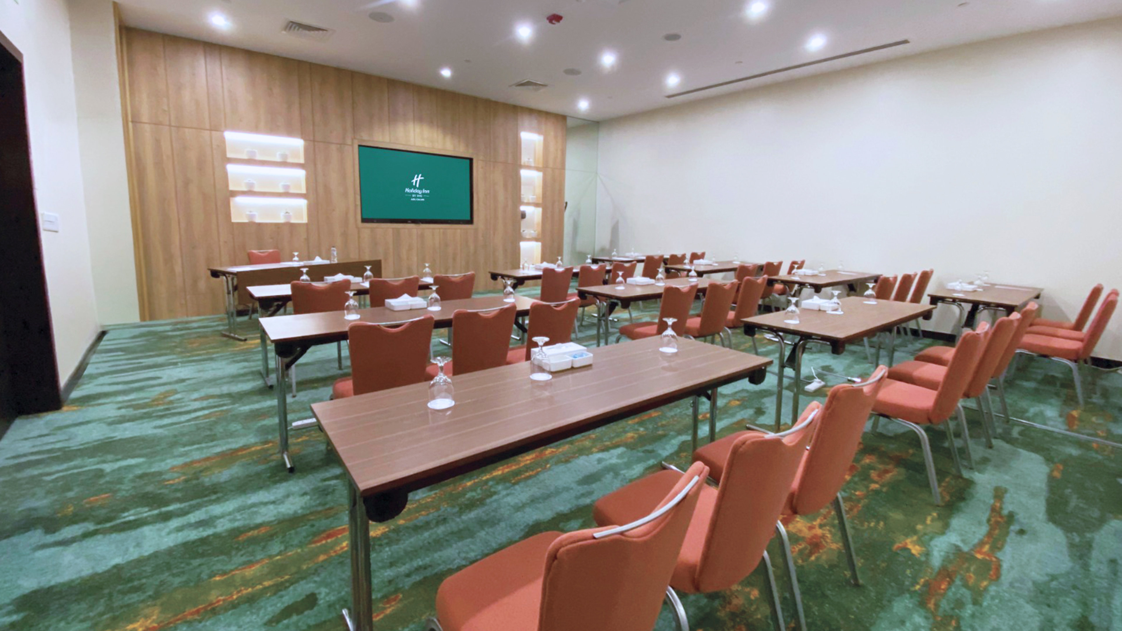 Holiday Inn Abu Dhabi Hotel 64/73