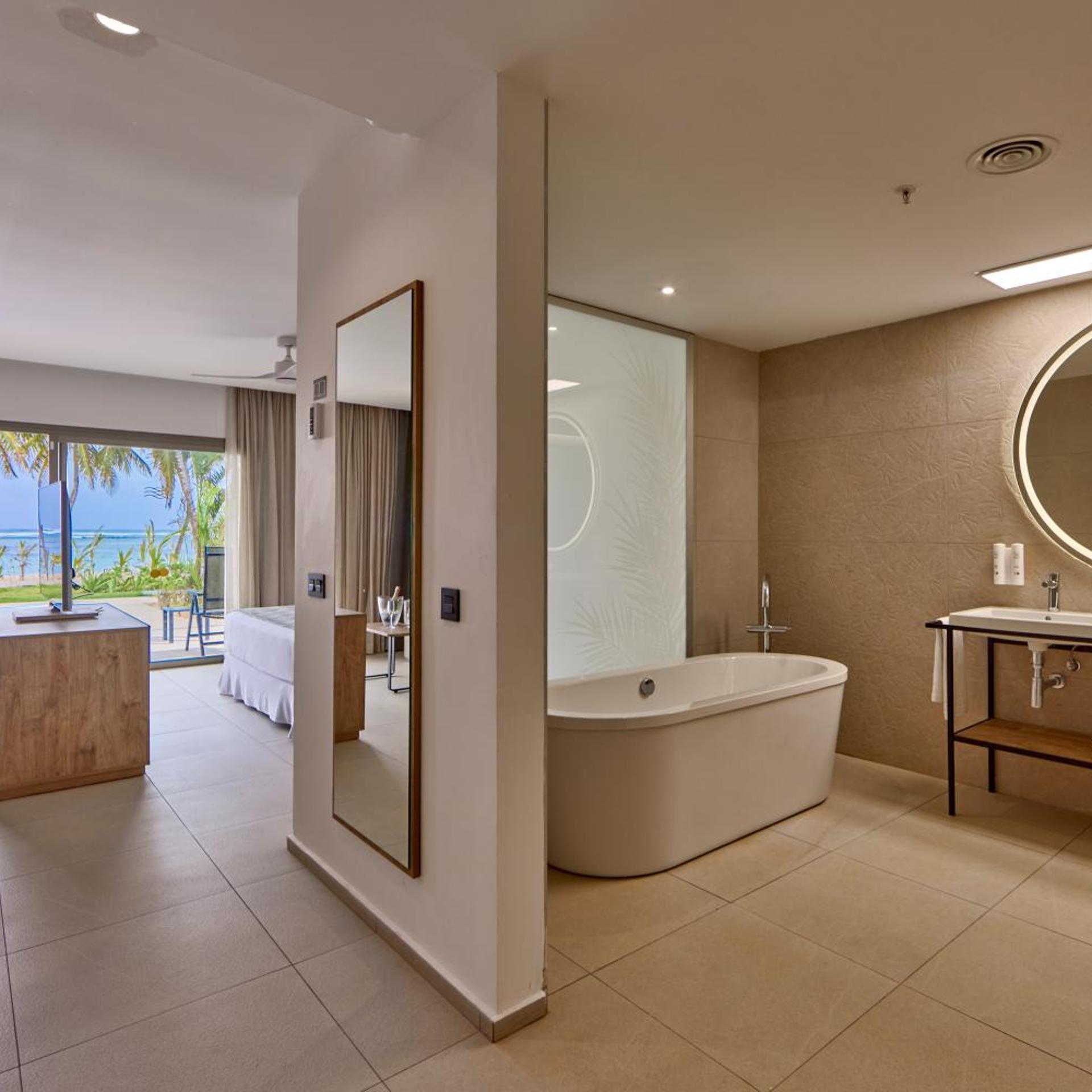 Elite, Swim Up, Club, Suite, King Bed، Hotel Riu Palace Mauritius All Inclusive Adults Only 7/9