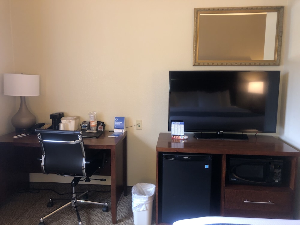 Comfort Inn & Suites Ukiah Mendocino County 32/34