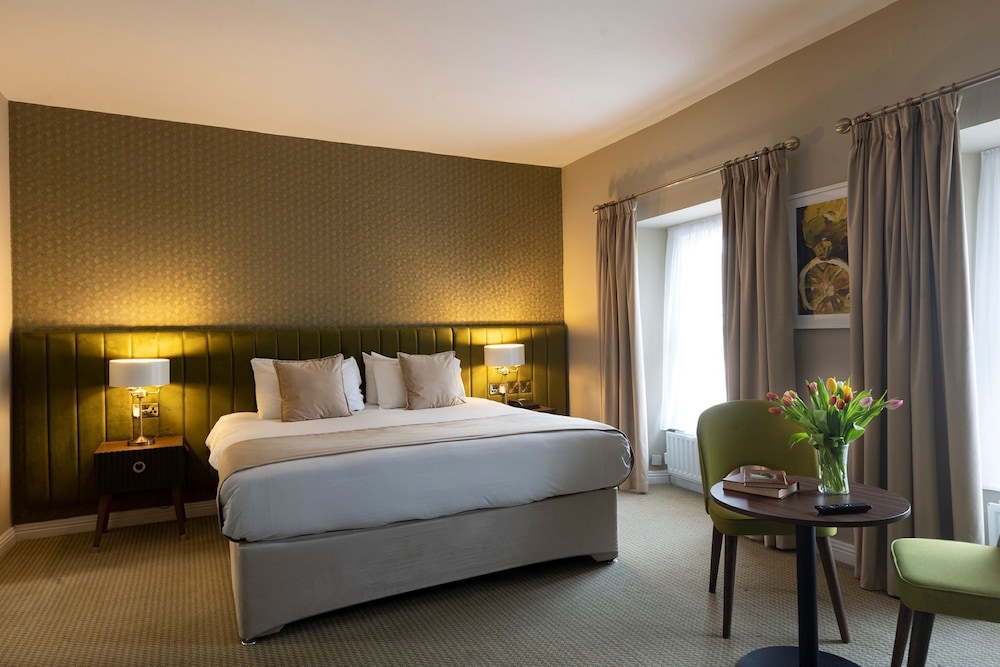 CAHIR HOUSE HOTEL 13/54