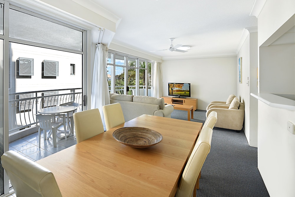 Atrium Resort 35/70