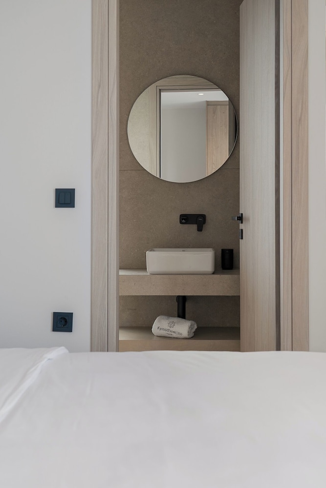 Kymothoe Elite Suites 96/97
