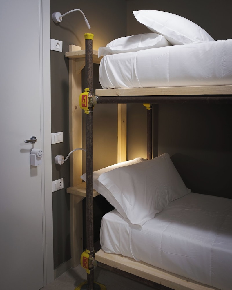 Hostelo Luxury Hostel 17/64
