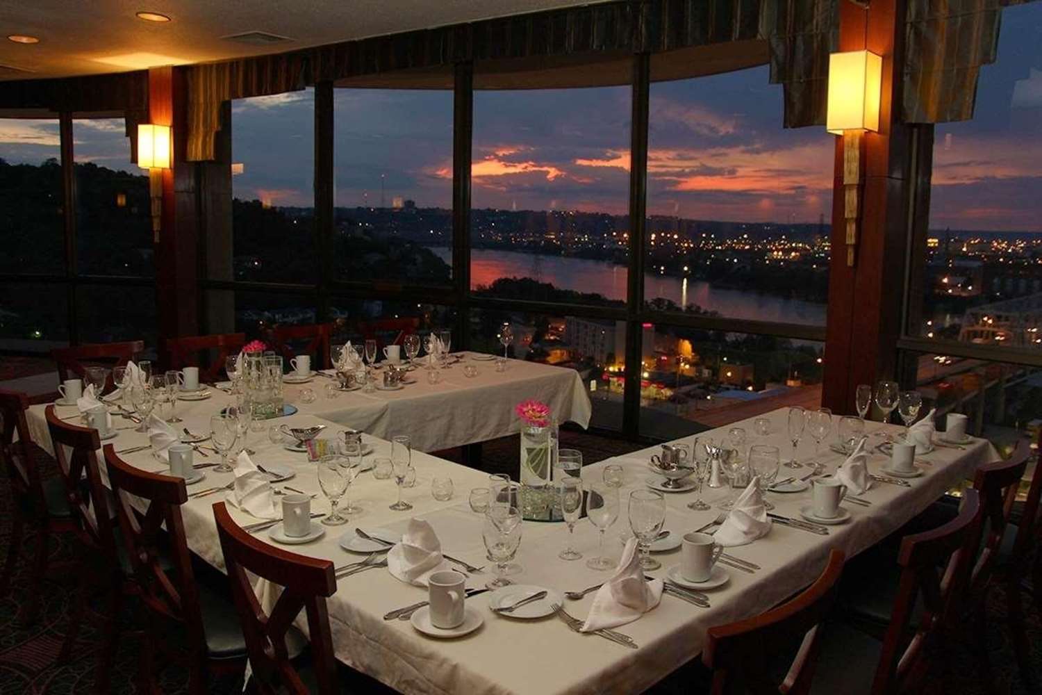 Radisson Hotel Cincinnati Riverfront 25/60