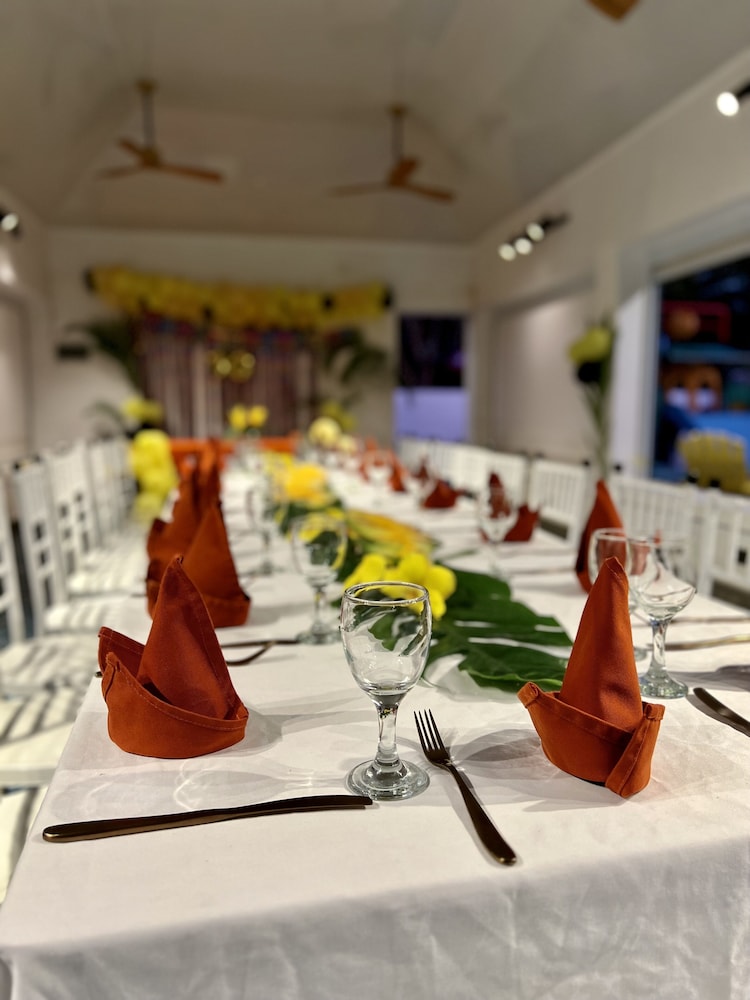 Cocomo Resort 36/50