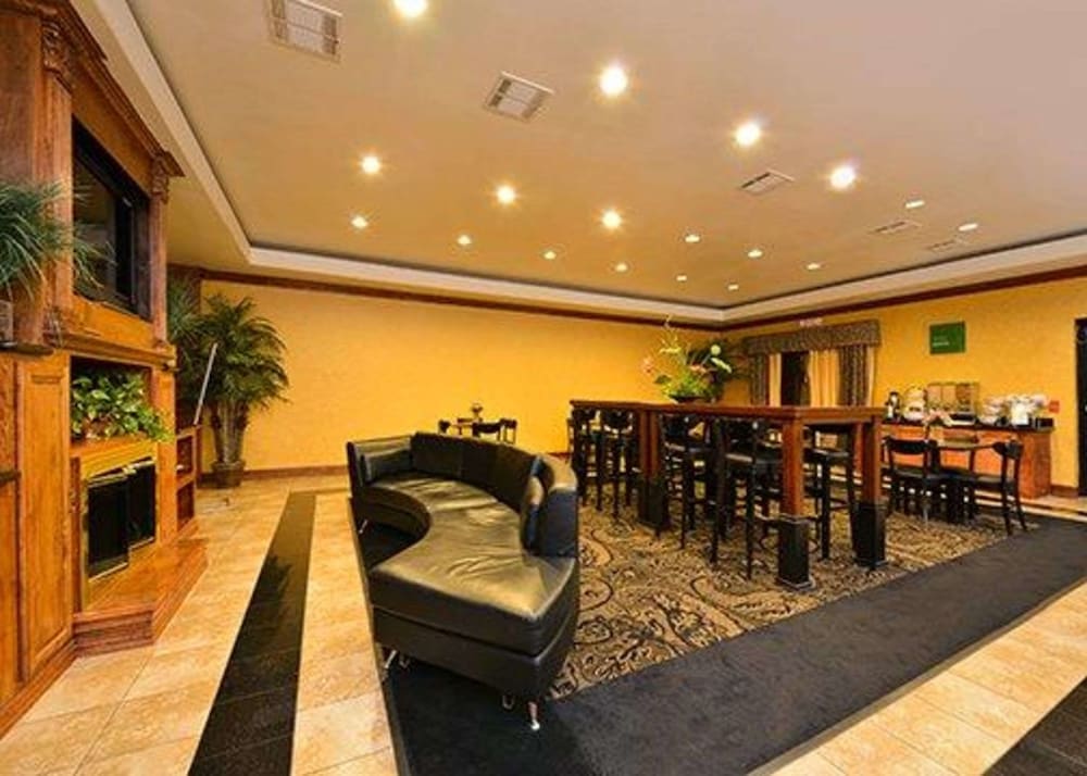 Comfort Suites Bay City 16/34