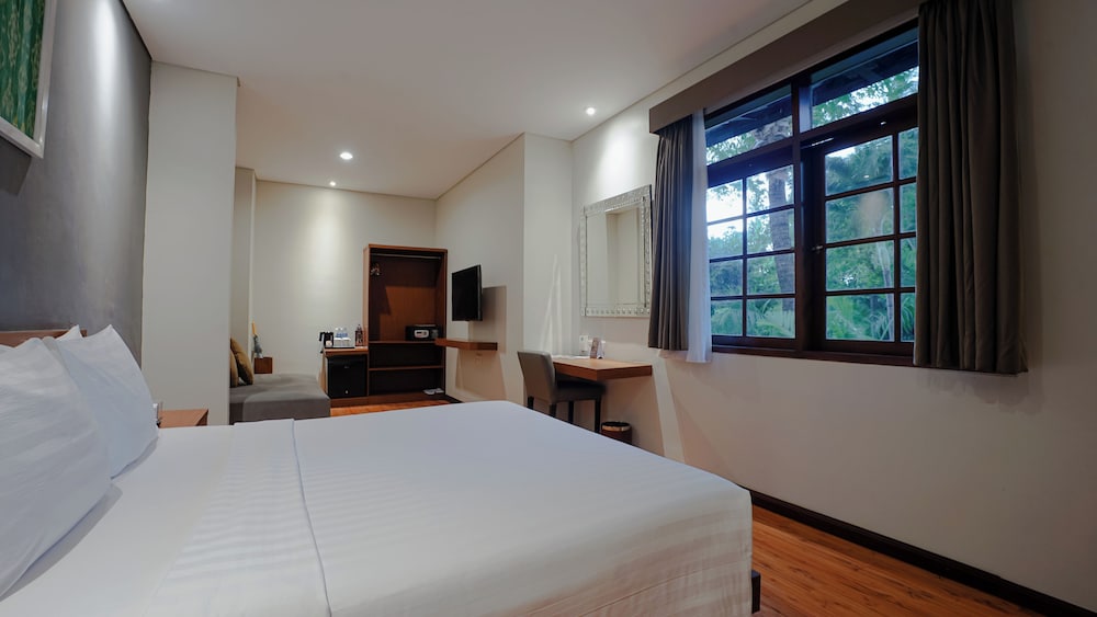 Grand Whiz Hotel Nusa Dua 10/75