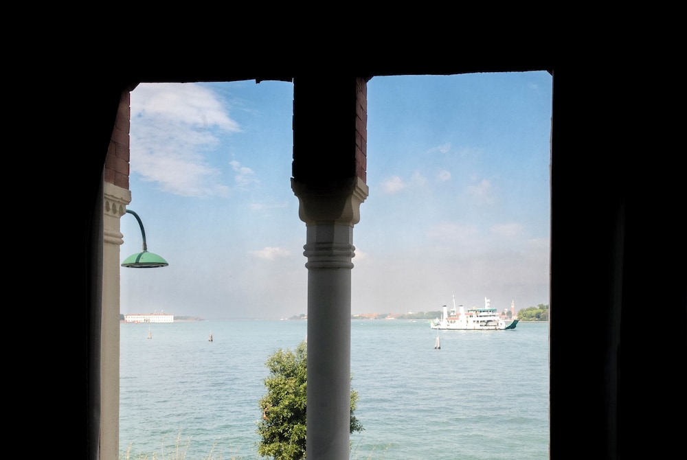 Russo Palace 50/57