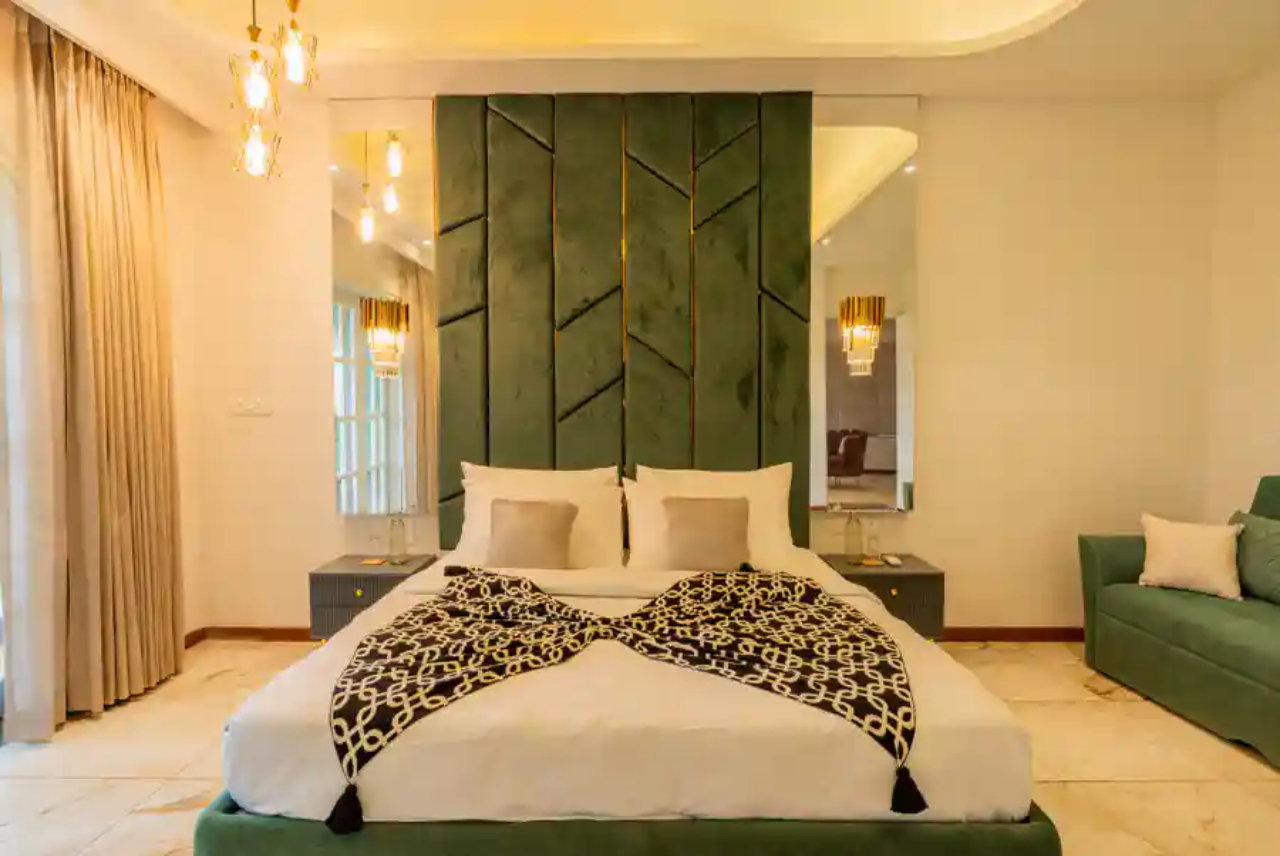 ELIVAAS Casa Ritzy 5-BHK Villa With Private Pool & Lift Near Popular Beaches 7/12