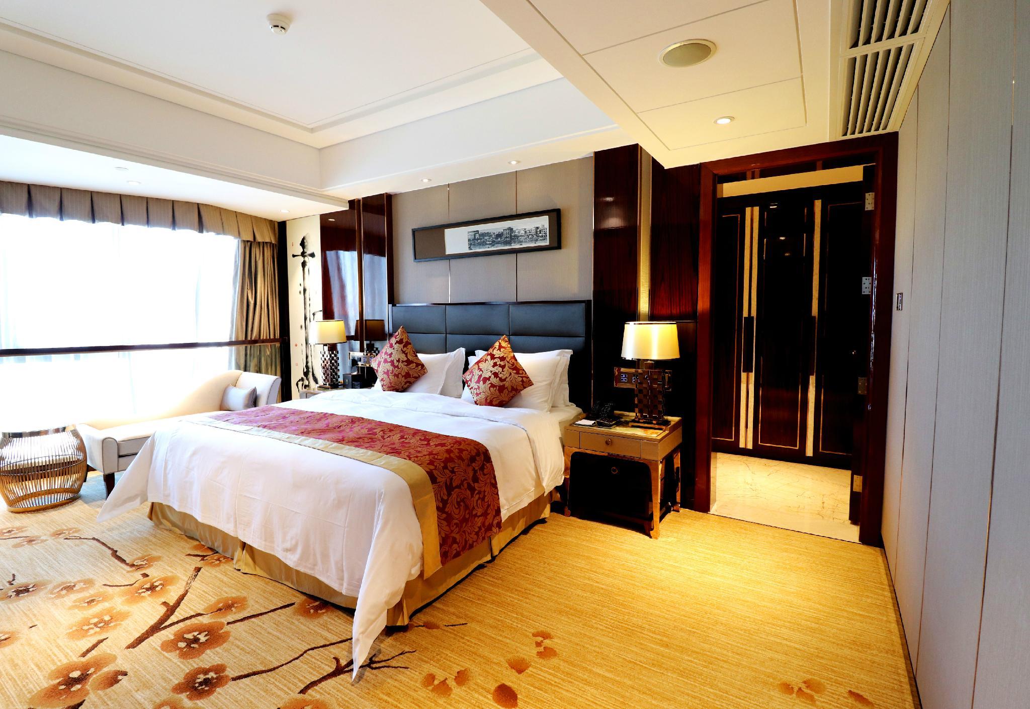 Superior, Suite