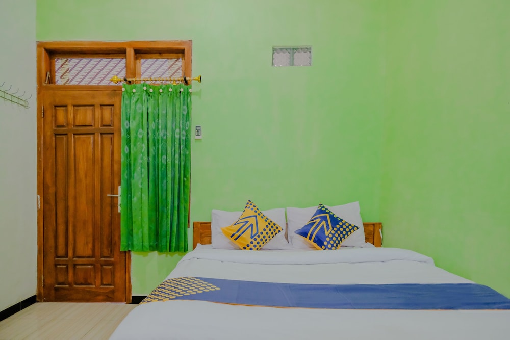Super OYO 1759 Family Residence 13/21