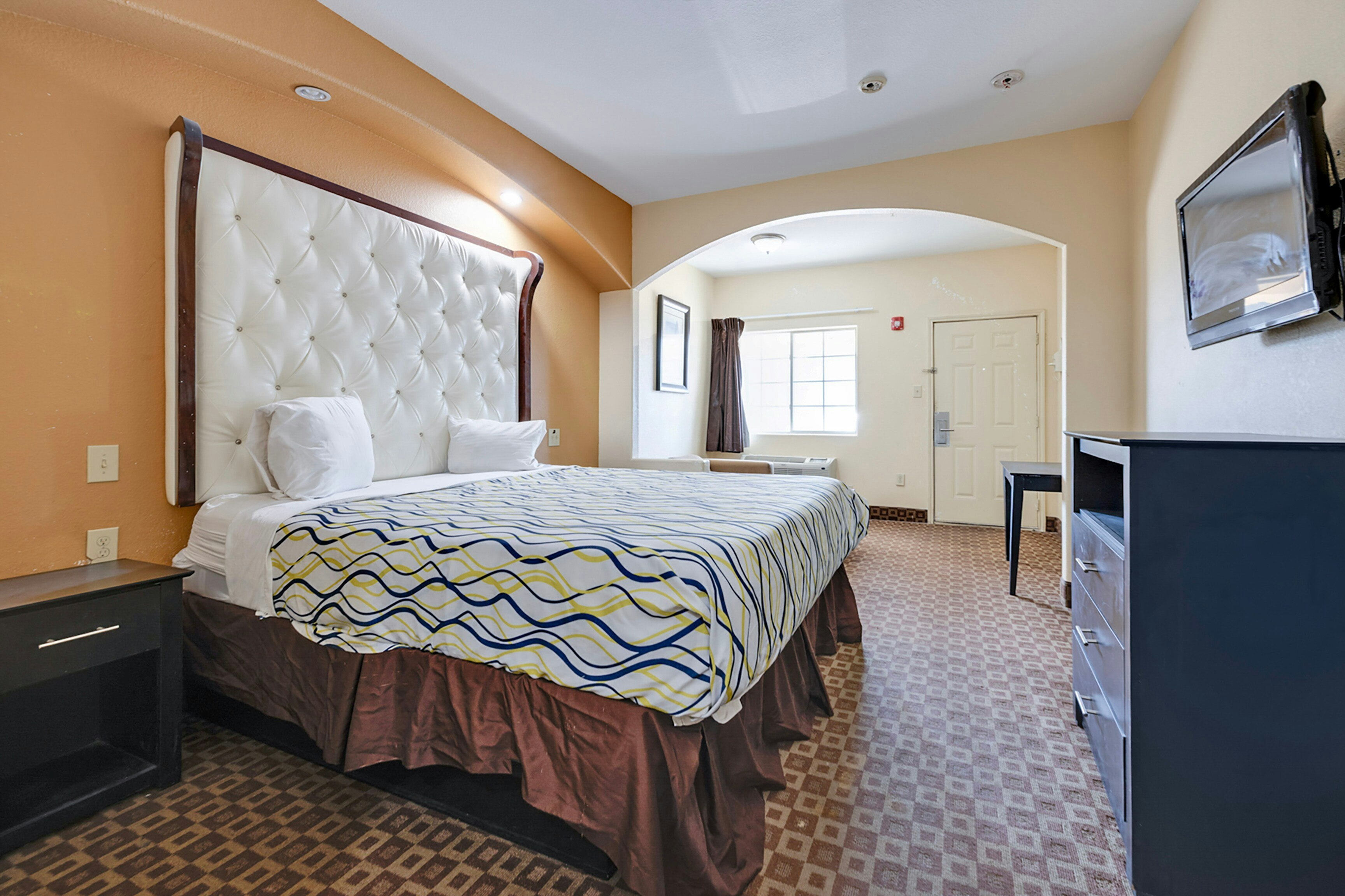 Capital O Deluxe Inn Channelview Houston I-10 38/58