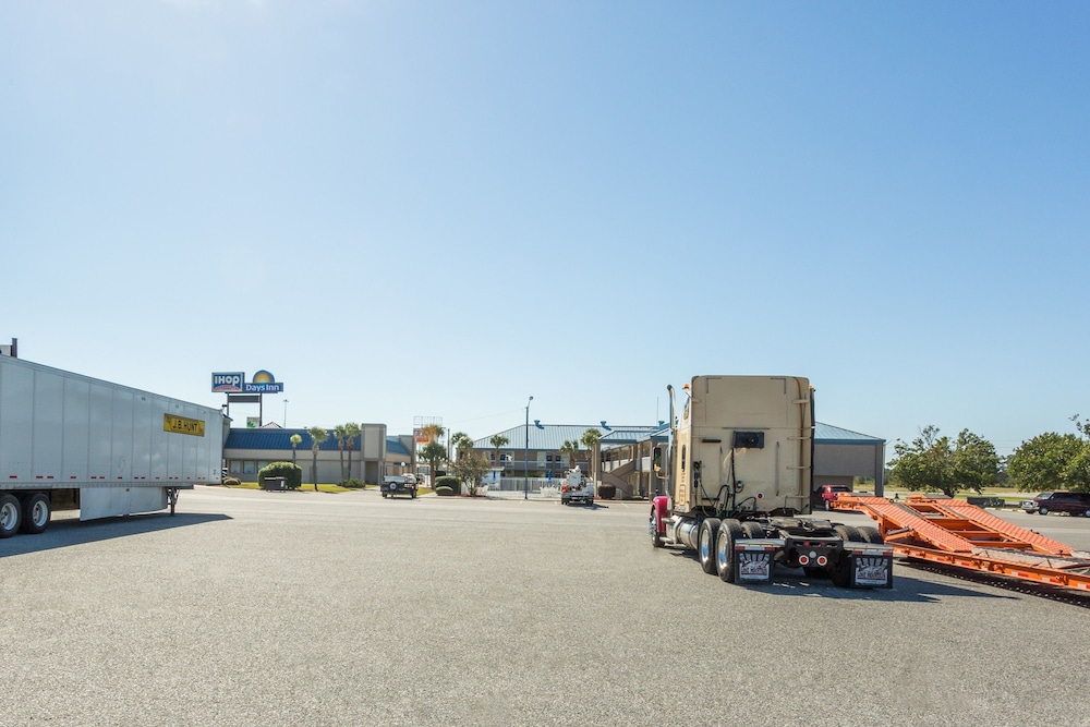 Days Inn by Wyndham Adel I-75 6/38