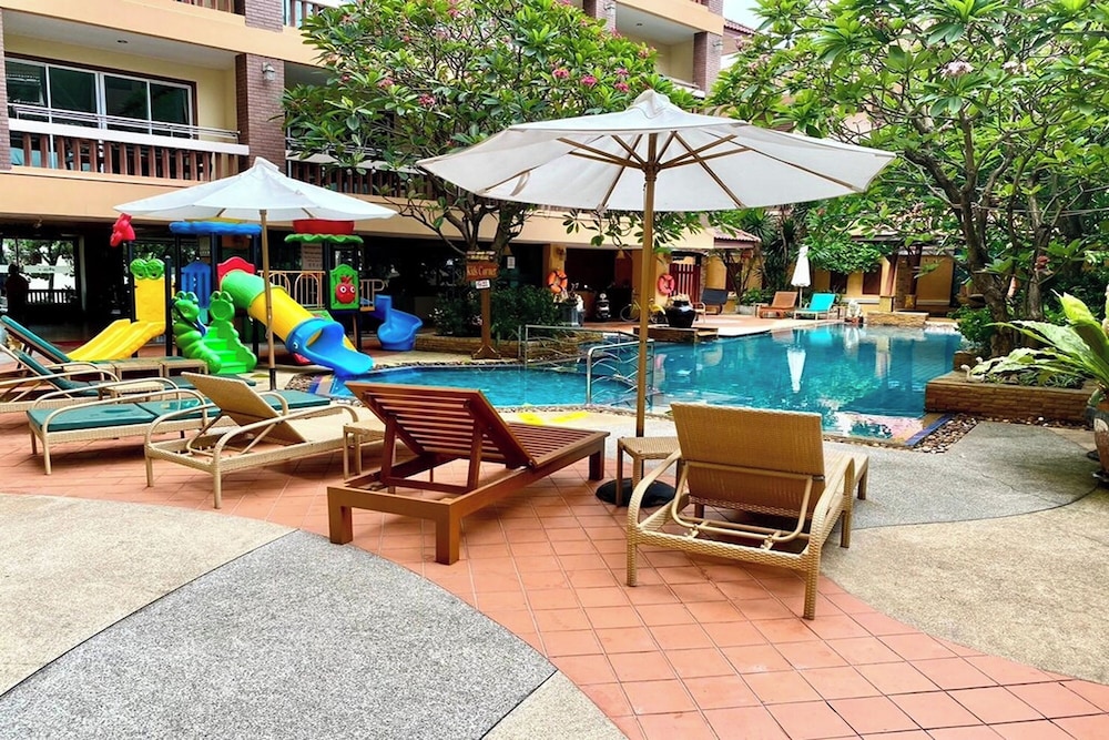 Aiyaree Place Hotel 67/75
