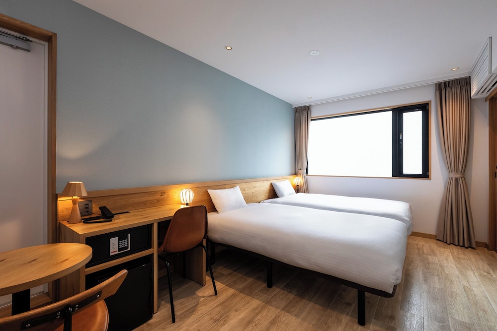 DELUXE, TWIN BEDS