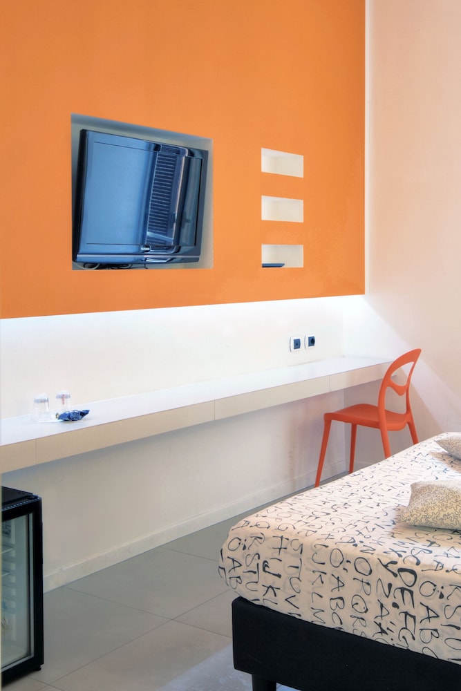 Manin Suites 8/51