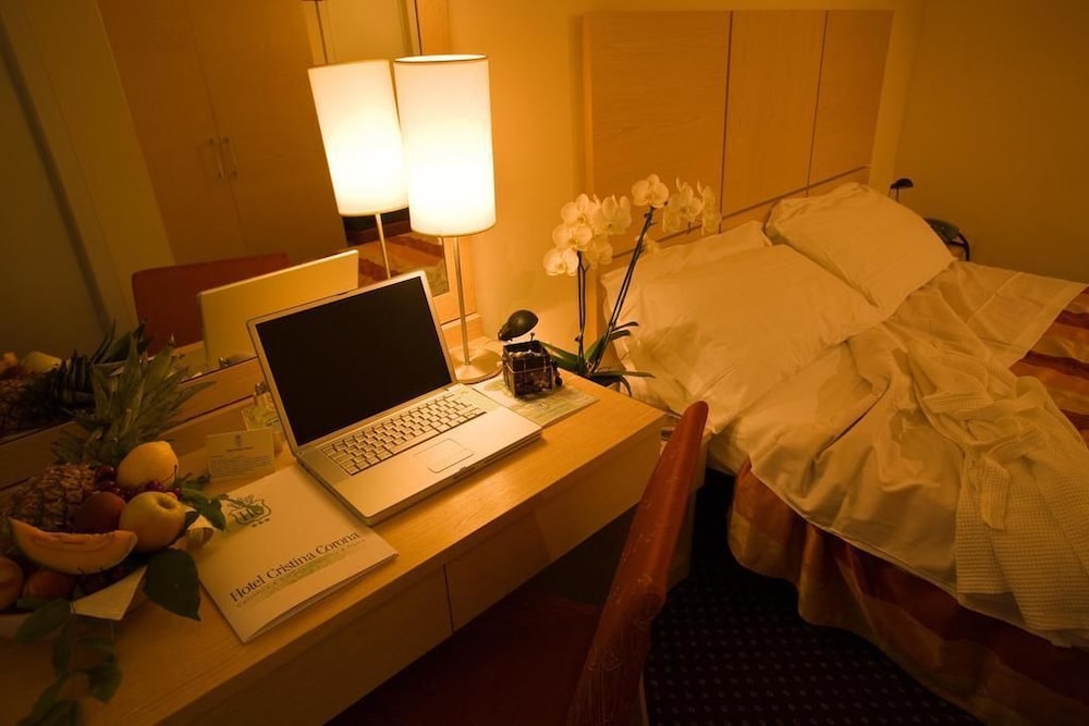 Hotel Cristina Corona 17/22