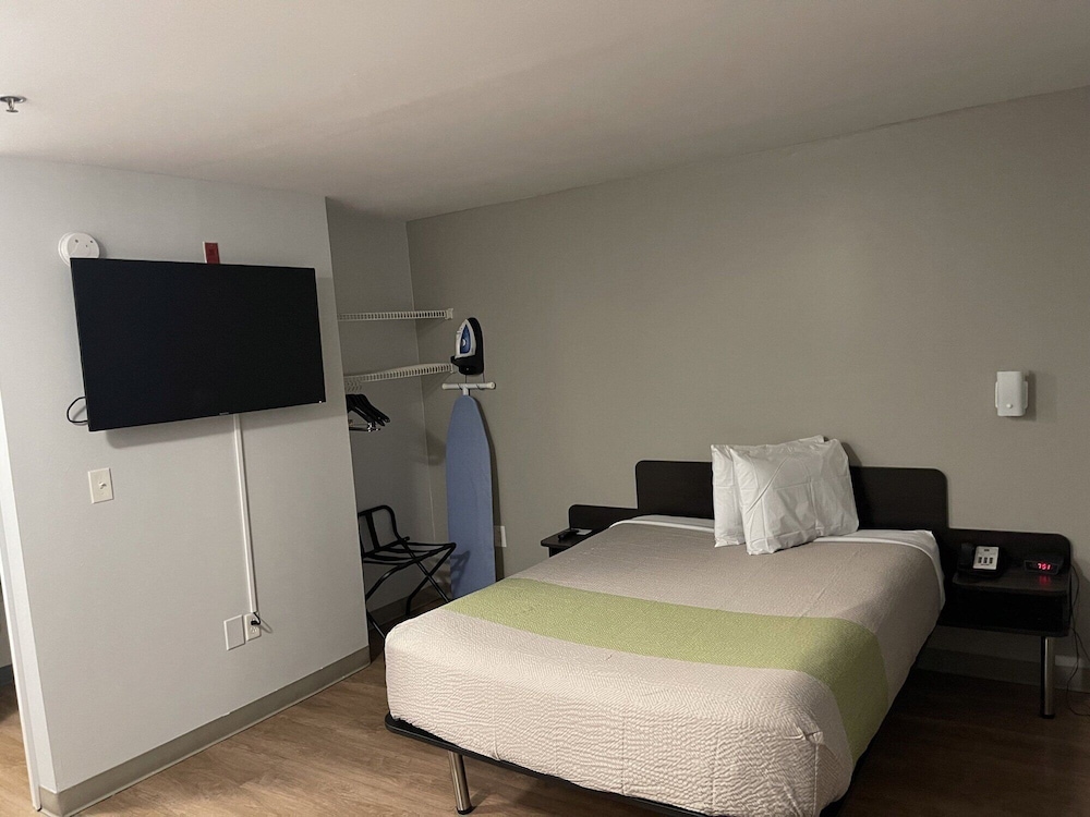 STANDARD, QUEEN BED, SMOKING